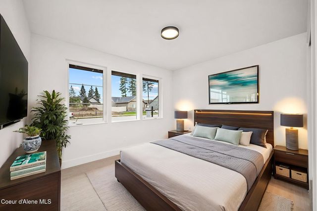 974 E STEEPLE CHASE RD, Hayden, ID 83835