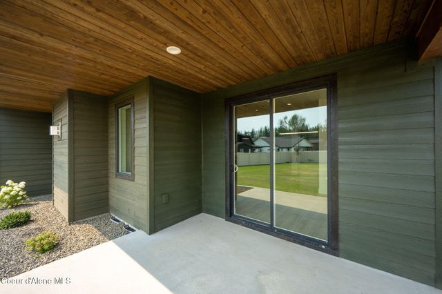 974 E STEEPLE CHASE RD, Hayden, ID 83835