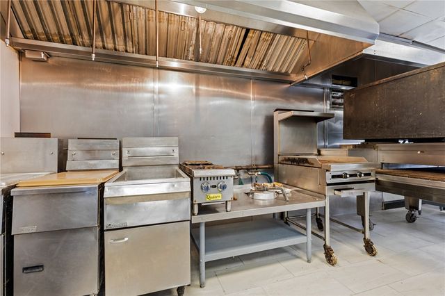 2792 Pawtucket Avenue, East Providence, RI 02914