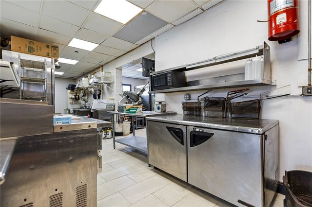 2792 Pawtucket Avenue, East Providence, RI 02914