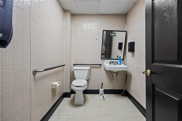 2792 Pawtucket Avenue, East Providence, RI 02914