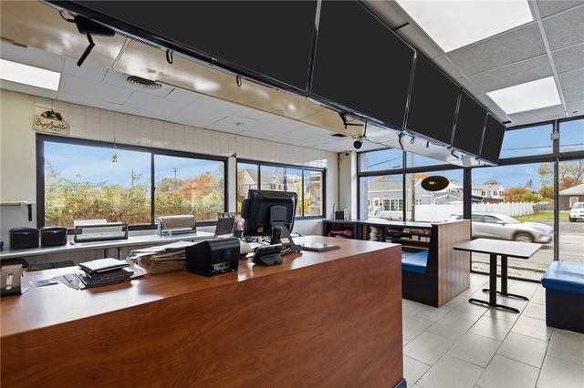 2792 Pawtucket Avenue, East Providence, RI 02914