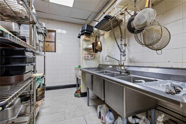 2792 Pawtucket Avenue, East Providence, RI 02914