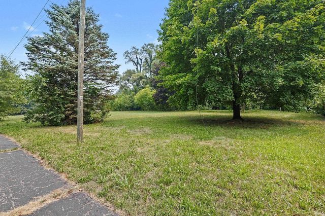 56266 Butternut Road, South Bend, IN 46619
