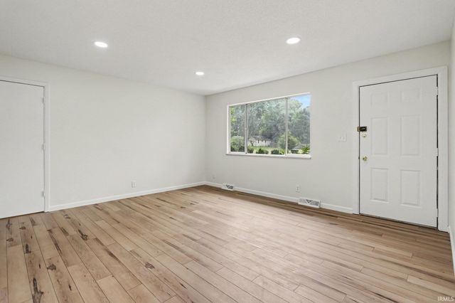 56266 Butternut Road, South Bend, IN 46619
