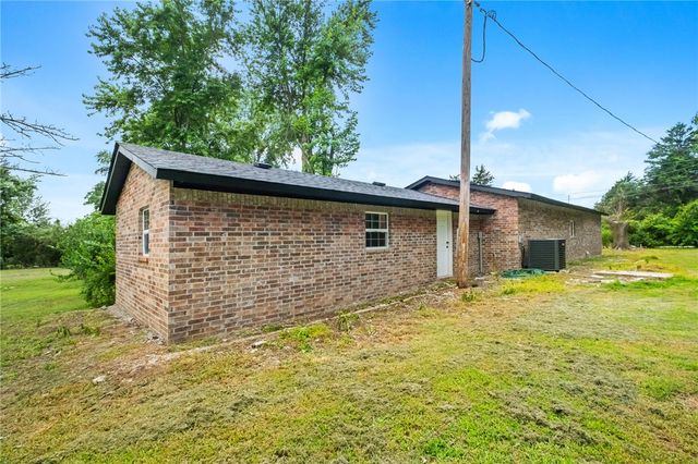 57128 690 Road, Colcord, OK 74338