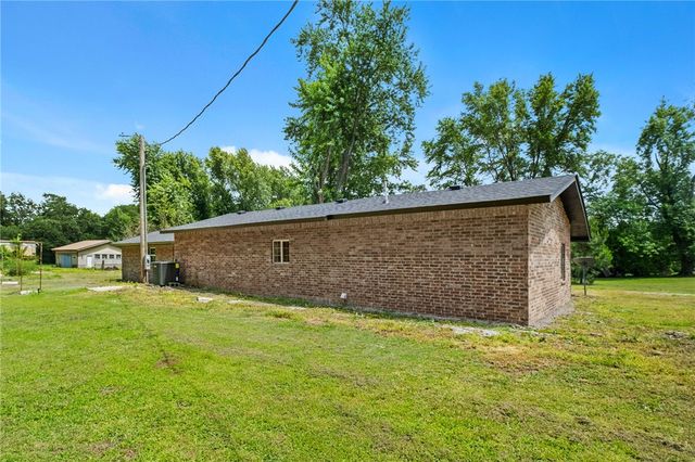 57128 690 Road, Colcord, OK 74338