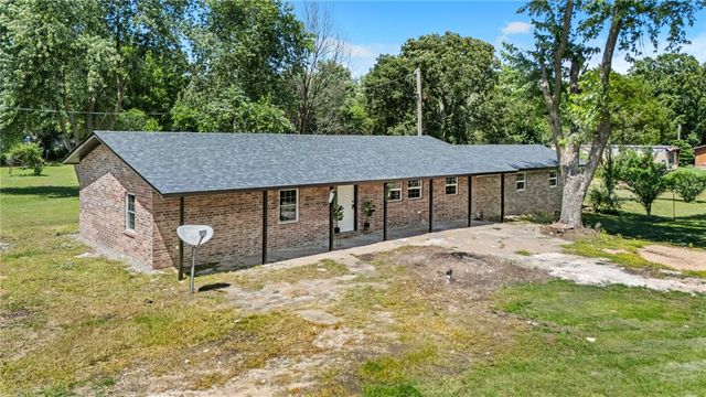 57128 690 Road, Colcord, OK 74338
