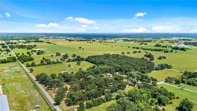 57128 690 Road, Colcord, OK 74338