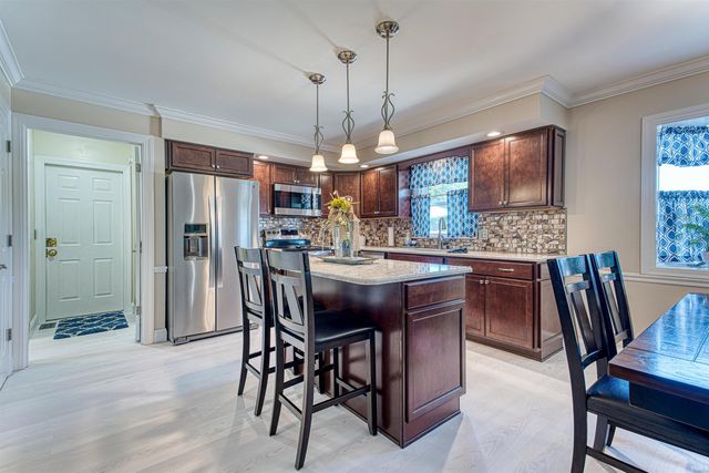 1000 Kingswood Drive, Evansville, IN 47715