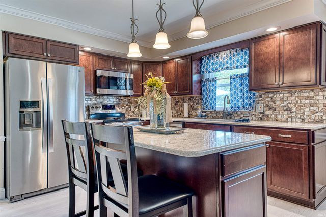 1000 Kingswood Drive, Evansville, IN 47715