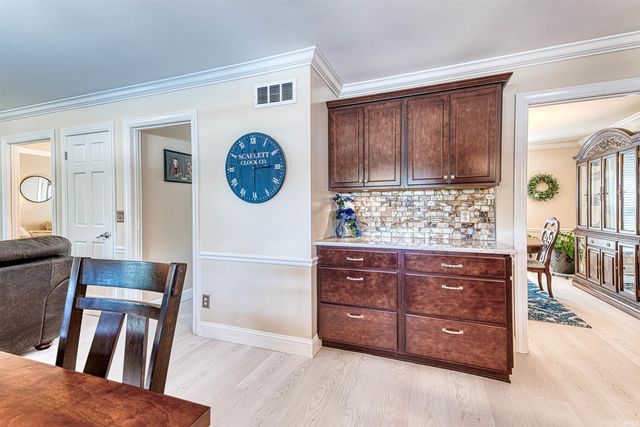 1000 Kingswood Drive, Evansville, IN 47715