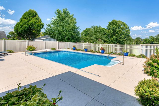 1000 Kingswood Drive, Evansville, IN 47715
