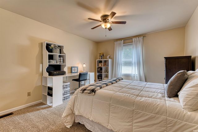 1000 Kingswood Drive, Evansville, IN 47715