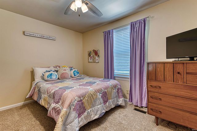 1000 Kingswood Drive, Evansville, IN 47715