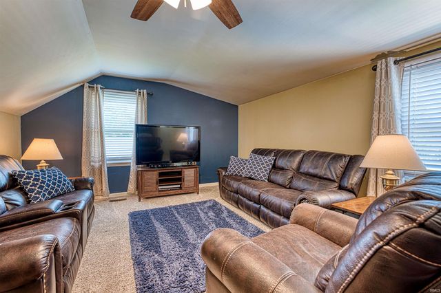 1000 Kingswood Drive, Evansville, IN 47715