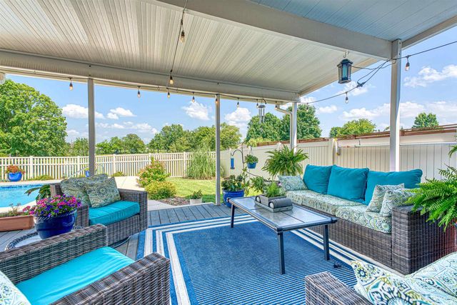 1000 Kingswood Drive, Evansville, IN 47715