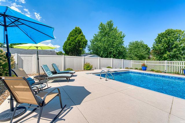 1000 Kingswood Drive, Evansville, IN 47715