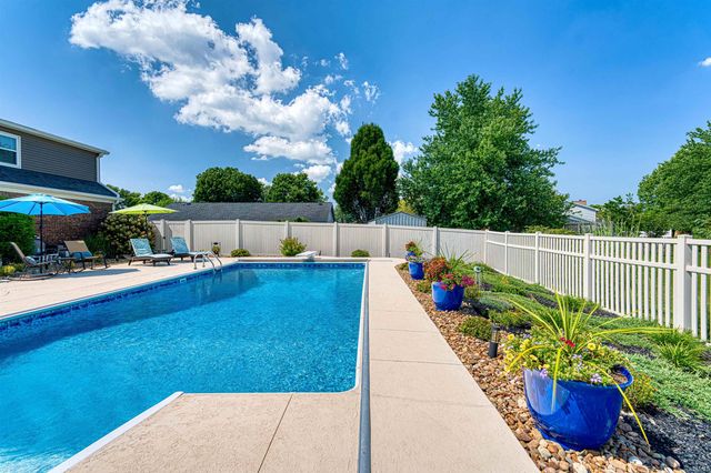 1000 Kingswood Drive, Evansville, IN 47715