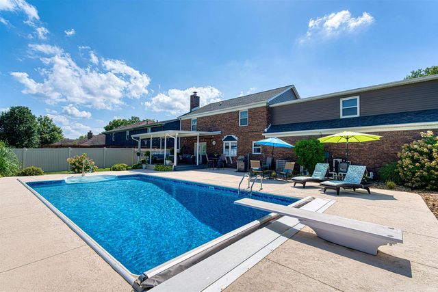 1000 Kingswood Drive, Evansville, IN 47715