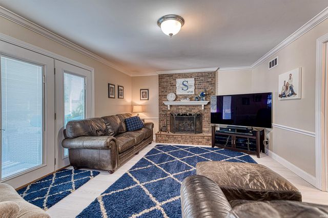 1000 Kingswood Drive, Evansville, IN 47715