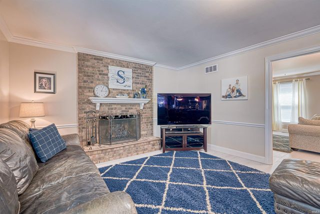 1000 Kingswood Drive, Evansville, IN 47715