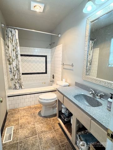 170 Lakeview Avenue, Orondo, WA 98843