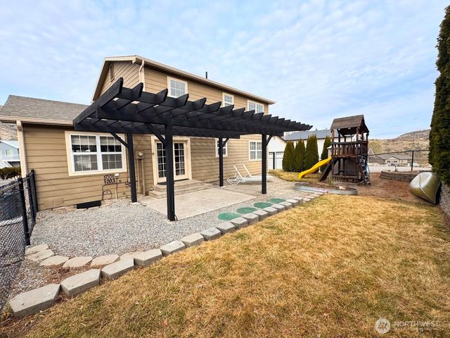 170 Lakeview Avenue, Orondo, WA 98843