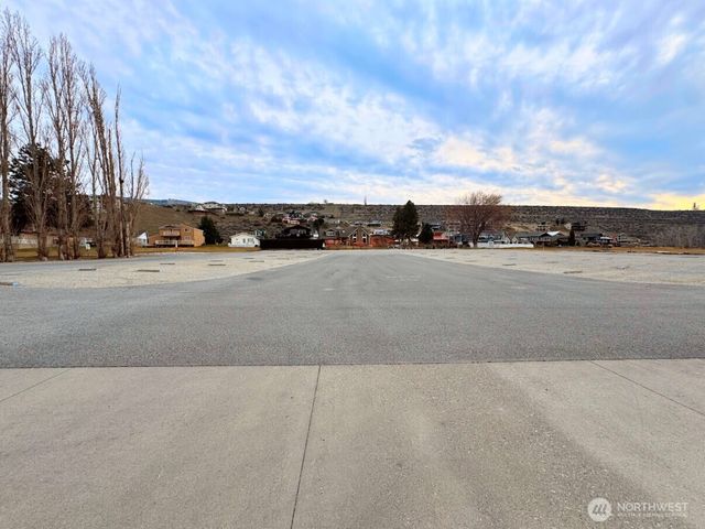 170 Lakeview Avenue, Orondo, WA 98843