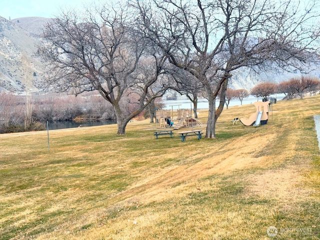 170 Lakeview Avenue, Orondo, WA 98843