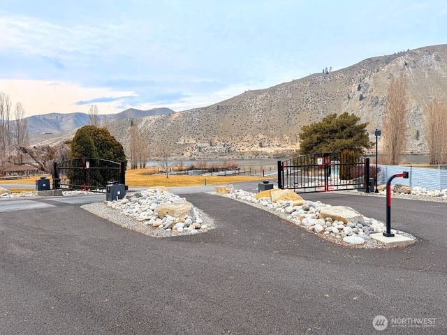 170 Lakeview Avenue, Orondo, WA 98843