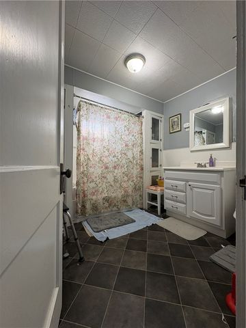 212 E Garfield Ave, New Castle, PA 16105