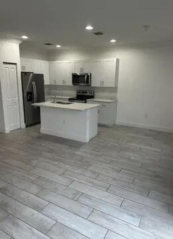 3016 King Palm Way, Riviera Beach, FL 33410
