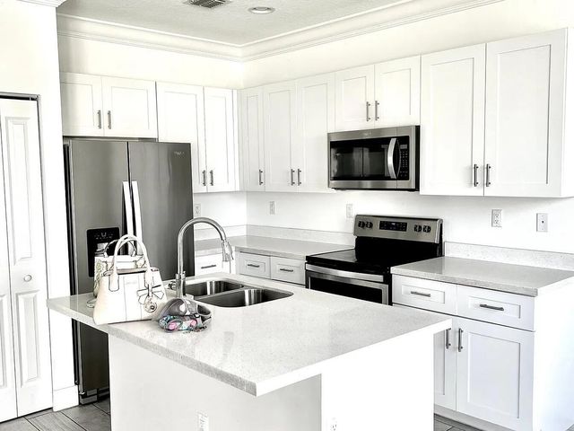 3016 King Palm Way, Riviera Beach, FL 33410