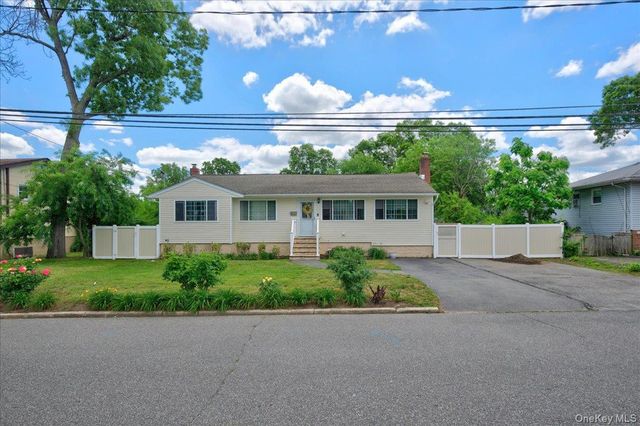 23 Anna Street, Bay Shore, NY 11706