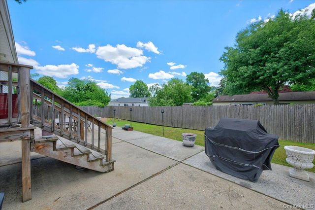 23 Anna Street, Bay Shore, NY 11706