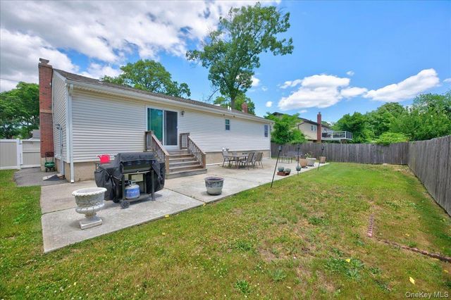 23 Anna Street, Bay Shore, NY 11706