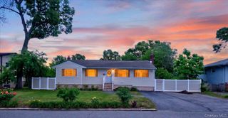 23 Anna Street, Bay Shore, NY 11706