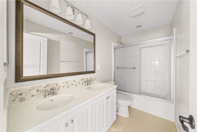 352 Golden Bear Ln, Upland, CA 91786