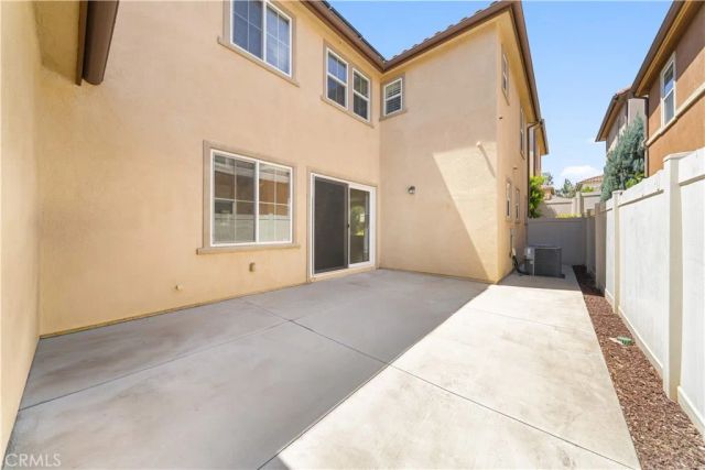 352 Golden Bear Ln, Upland, CA 91786