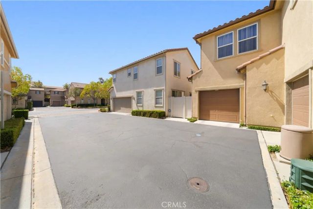 352 Golden Bear Ln, Upland, CA 91786
