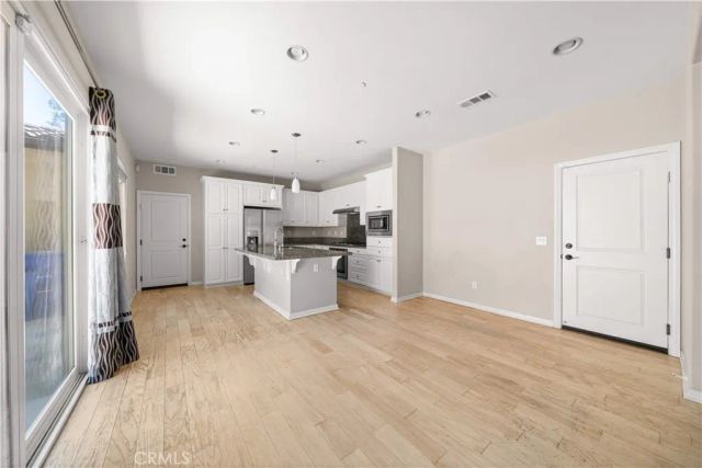 352 Golden Bear Ln, Upland, CA 91786