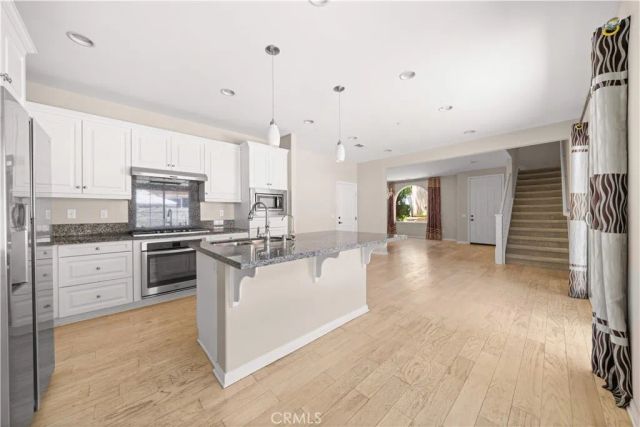 352 Golden Bear Ln, Upland, CA 91786