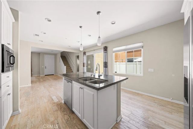 352 Golden Bear Ln, Upland, CA 91786