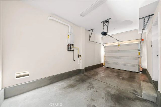 352 Golden Bear Ln, Upland, CA 91786