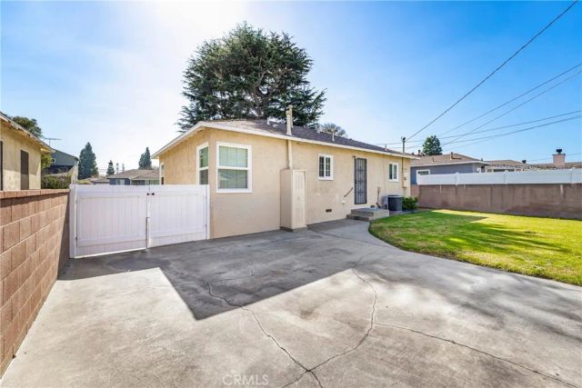 5637 Adenmoor, Lakewood, CA 90713