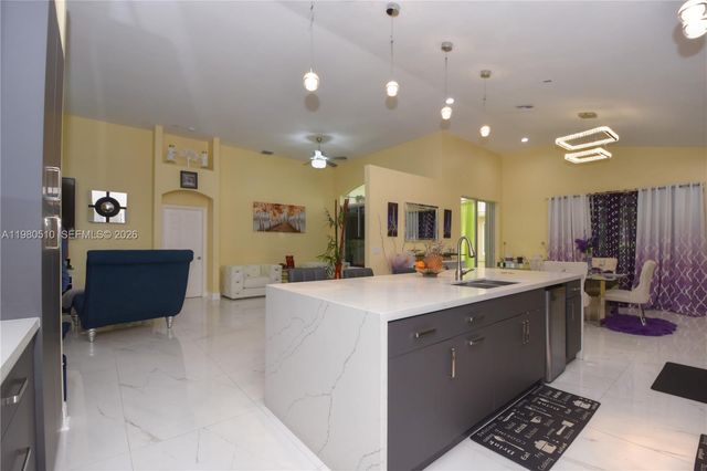 8733 NW 76th Dr, Tamarac, FL 33321