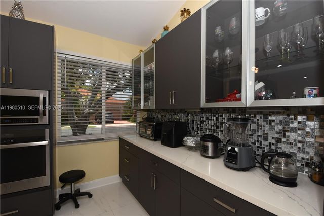 8733 NW 76th Dr, Tamarac, FL 33321