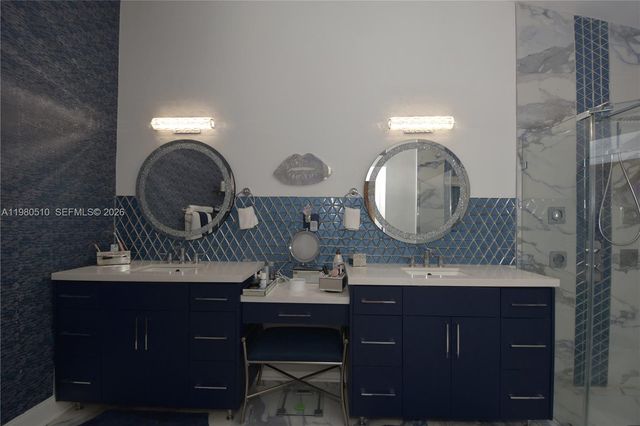 8733 NW 76th Dr, Tamarac, FL 33321