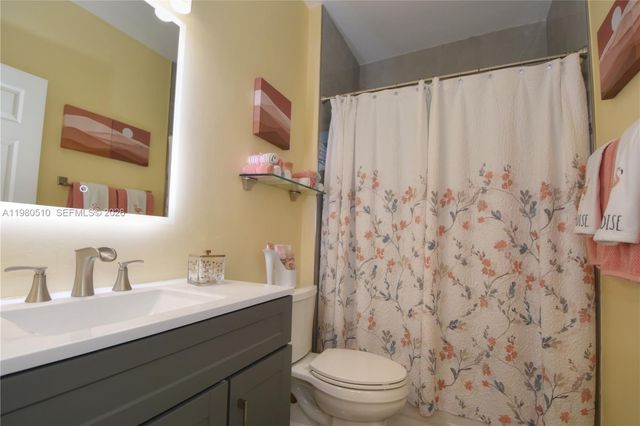 8733 NW 76th Dr, Tamarac, FL 33321